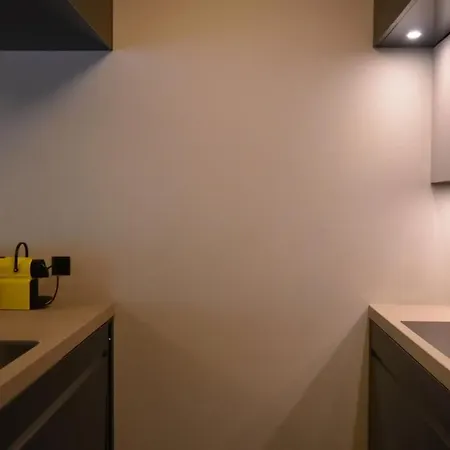 Stylish 1br In The Center - Baron 25 *